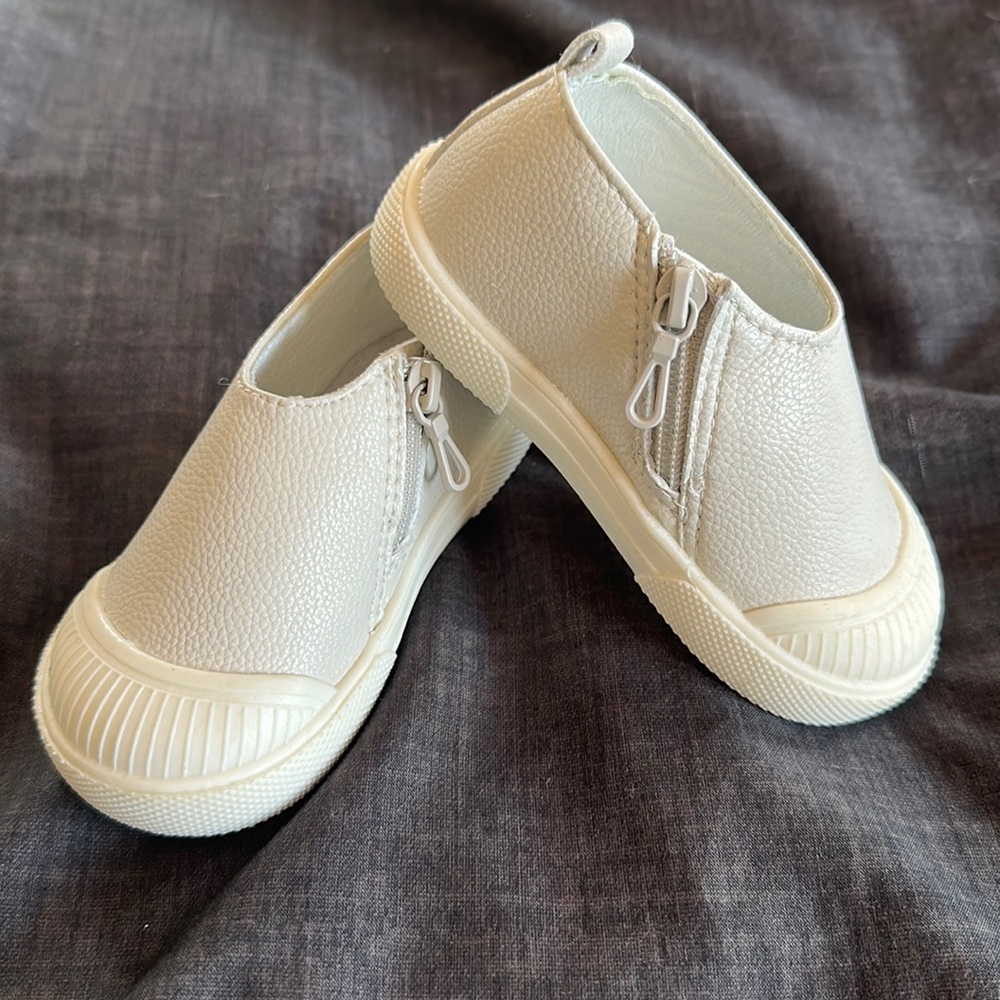 Turtle toes Size 5 girl shoes